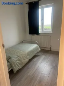 4 Bedroom house Heathrow - Image 5