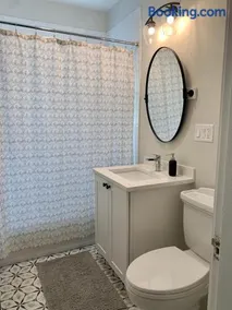 Lakeview Oasis In Arlington - Image 2