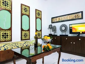 Suite of light rooms - Image 1