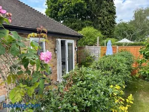 Garden Studio in Bourne End - Image 1