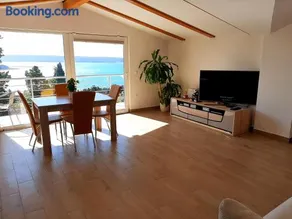 Red Rose Apartment - Image 2