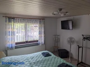 Apartamento apta para familias con terraza, barbacoa y jardín | Vistas a la montaña - Image 4