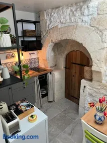 Entire apartment with swimming pool near Aubeterre - Image 3