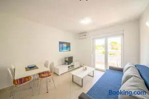 Modern Apartment in Vrsi, 45 m², spacious terrace - Image 2