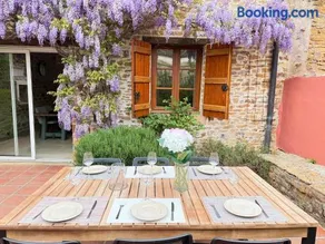 La Maison Rosie, Charme bourguignon, vue château, terrasse - Image 1