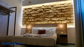 Oneira Rooms - Image 1