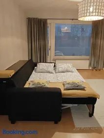 Peaceful and spacious apartment with free parking - Image 3