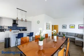 Northampton 3 Bed 3 Bathroom New Duplex Apartment - Image 1