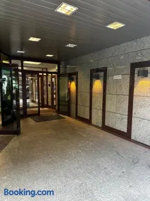 Central Warsaw Apartment with Pool & Sauna - Image 2