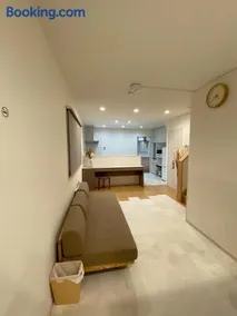 一軒家貸切尾道観光 JR松永駅徒歩1分MAX6人 Cozy Entire House Great for Onomichi Sightseeing! 1-Min Walk from JR Matsunaga Station, Free Parking, Sleeps up to 6 Guests - Image 4
