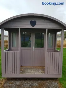 Acorn Camping and Caravan Park - Image 1
