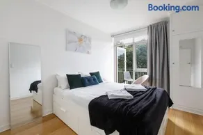 1 bedroom Boutique in St Kilda East with secure parking - Image 1