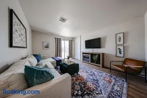 #10 Desert Bloom Escape Best Value 2BR Midtown PHX - Image 1