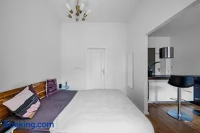 Great apartment in the hype neighborhood - Image 5