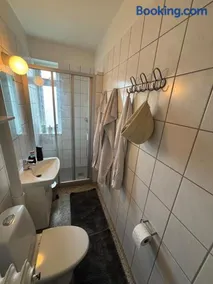 Luxury Apartment with Balcony, King Bed Free Parking 10 Min to Copenhagen Centre - Image 2