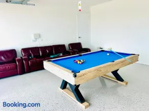 Modern 4 Bed 4 Bath Family friendly Villa - Image 1