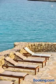 Vasiliki's Villa Beach Front and Pool - Image 3