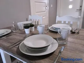 Modern 1BR City Centre Apt - Sleeps 4 - Image 3