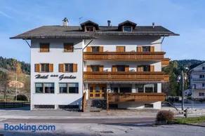 Hotel Garden - Image 2
