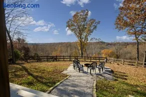 3BR Ridge Home Hot Tub, Firepit & Valley Views - Image 4