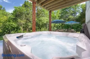 SPACIOUS 8 BR FAMILY HOME with Fun Room & Hot Tub - Image 2