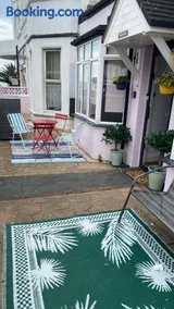 Bexhill Beautiful Sea Front Bungalow - Image 2
