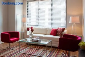 Furnished Quarters at 15/25 Bank Street - Image 1
