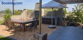 Modern spacious home in heart of Cape Winelands - Image 5