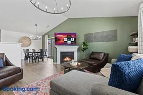 Golden Spike Retreat Hot Tub and Mountain Views - Image 1