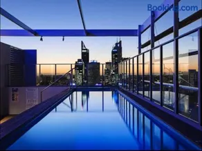 In the city Perth 1B1B Pool and nice view - Image 1