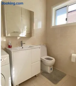 Entire Studio Guesthouse in East Lindfield - Image 2