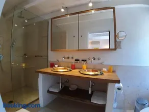 Alex's Guesthouse with a pool - Image 3