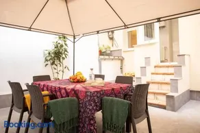 Lugar especial, gran patio, junto al ayuntamiento - Image 1