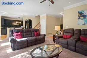 Great Family Home Near Stone Mountain Pk Sleeps 10 - Image 3