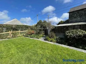 The Hayloft - New Dog friendly with garden and parking - Image 2
