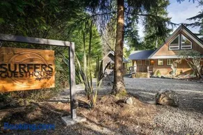 SURFERS GUESTHOUSE Tofino - Image 1