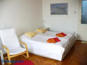 Castle Area Apartment - Image 3