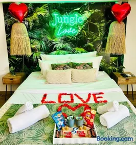 Jungle Love Loveroom avec Balnéo à 10 min de Disneyland Paris - Image 4