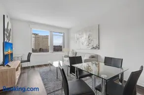 Global Luxury Suites Crystal City - Image 2