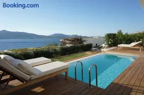 Villa Rika Seaside Villa, Pool, 3 Bedroom Near Promenade - Image 1