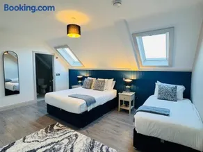 Pier House Luxury Apartment - Image 5