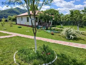 Desculti prin iarba- la 6,6 km de centrul Piatra Neamt - Image 2