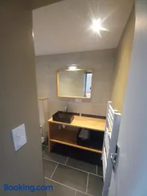 Une petite maison et sa prairie - Image 2