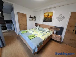 HomeW4 - Tiny Apartment - Image 2