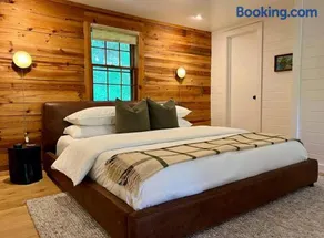 Hillside Cabin - Image 2