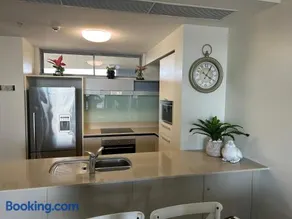 Exclusive Apartment with Ocean Views - Image 3