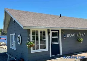Lighthouse Motel and Cottages - Image 4