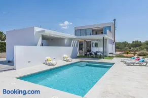 Great House For Families - Image 1