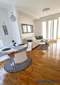 Belville Central Apartment with Free Parking - Image 2