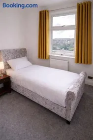 Charming Cottage in Old Windsor - Near Heathrow Airport & Lego Land - Image 4